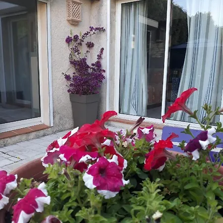 Dans Un Jardin Bb Et Jacuzzi מאנדליה-לה-נאפול