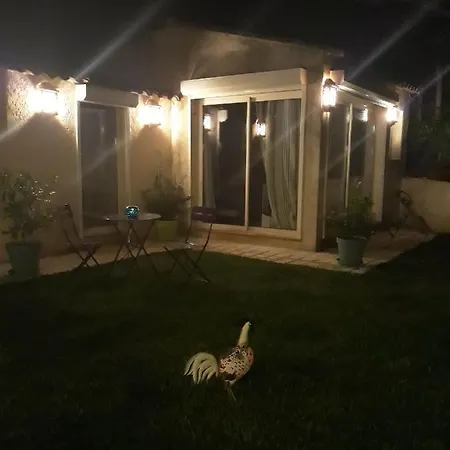 Dans Un Jardin Bb Et Jacuzzi לינה וארוחת בוקר מאנדליה-לה-נאפול