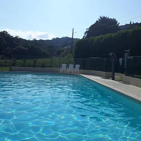 Dans Un Jardin Bb Et Jacuzzi לינה וארוחת בוקר *