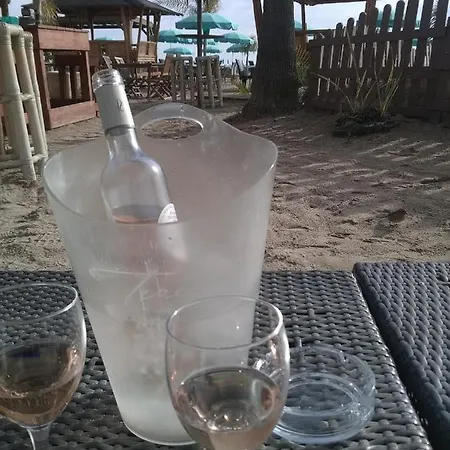Dans Un Jardin Bb Et Jacuzzi לינה וארוחת בוקר
