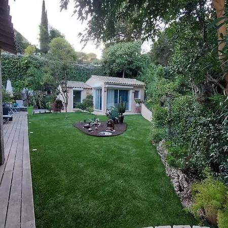 Dans Un Jardin Bb Et Jacuzzi *