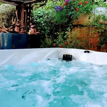 فندق مبيت وإفطار Dans Un Jardin Bb Et Jacuzzi