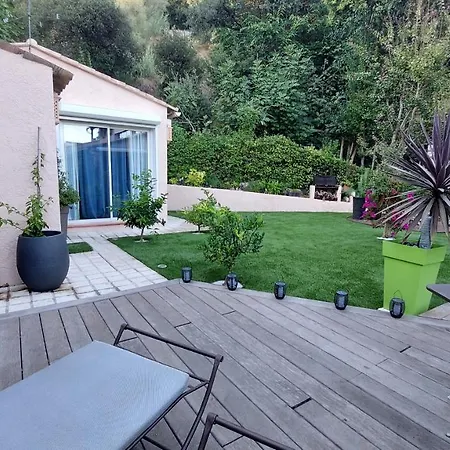 فندق مبيت وإفطار Dans Un Jardin Bb Et Jacuzzi *