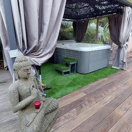 فندق مبيت وإفطار Dans Un Jardin Bb Et Jacuzzi ماندوليو لا نابول